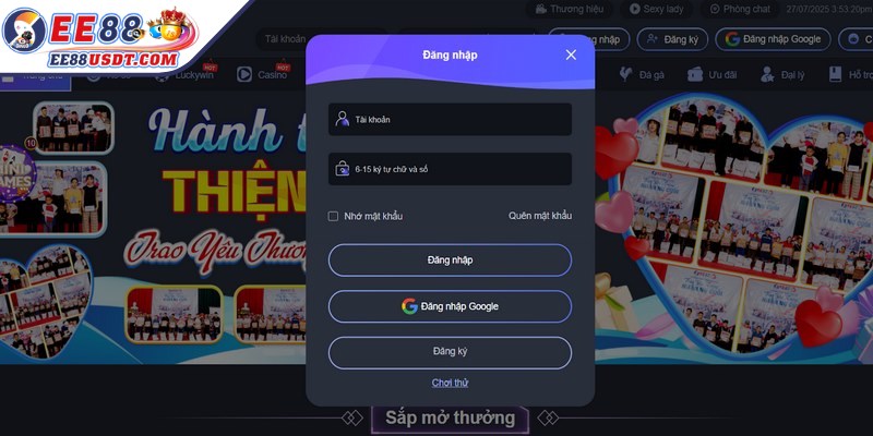 Anh em mở trình duyệt truy cập sân cược để đăng nhập EE88